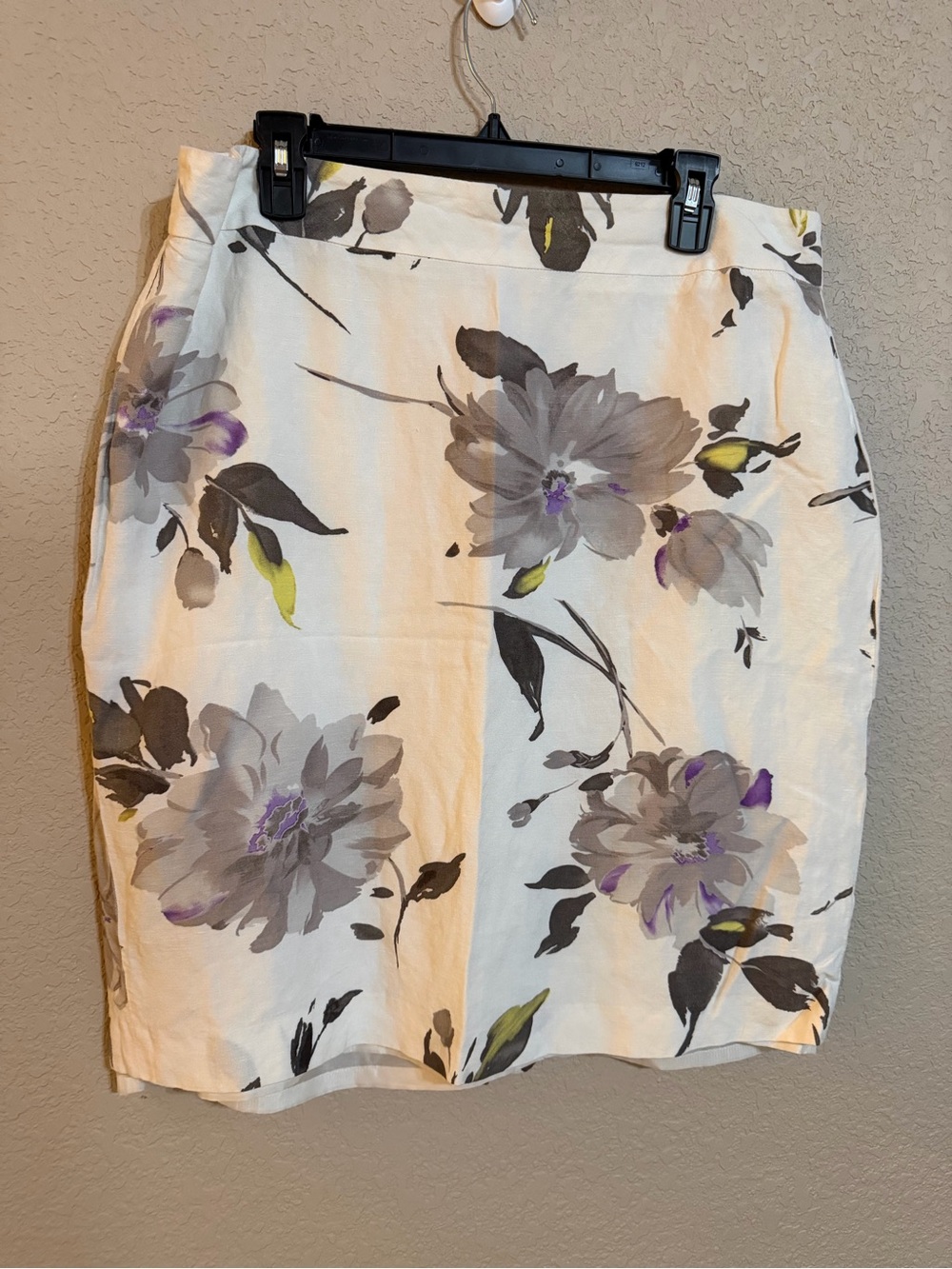 Jones New York Floral Print Cream Skirt with Gray and Purple Floral accent Sz 16